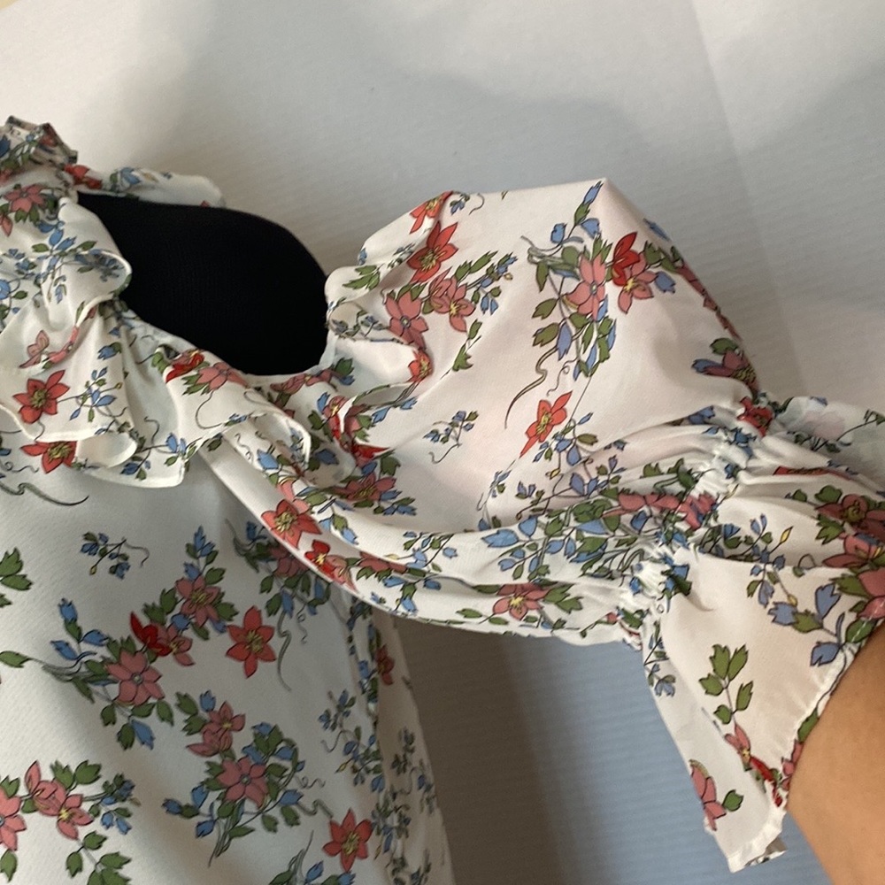 Max Studio Women’s Georgette Cold Floral Top Size XS NWT. - Picture 12 of 12